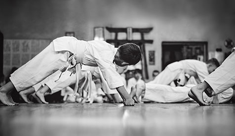 kids doing push ups in kids jiu jitsu class